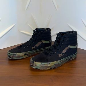 Vans Sk8 Hi Skate Men’s 7/Women’s 8.5 Black & Camo